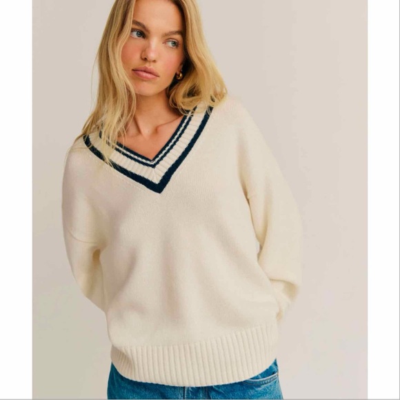 Reformation Sweaters - Reformation Jadey Oversized Cashmere V-Neck Sweater